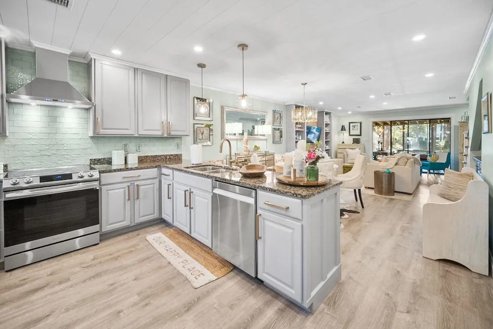 Simply Seagrove 2 Bedroom Home by Redawning