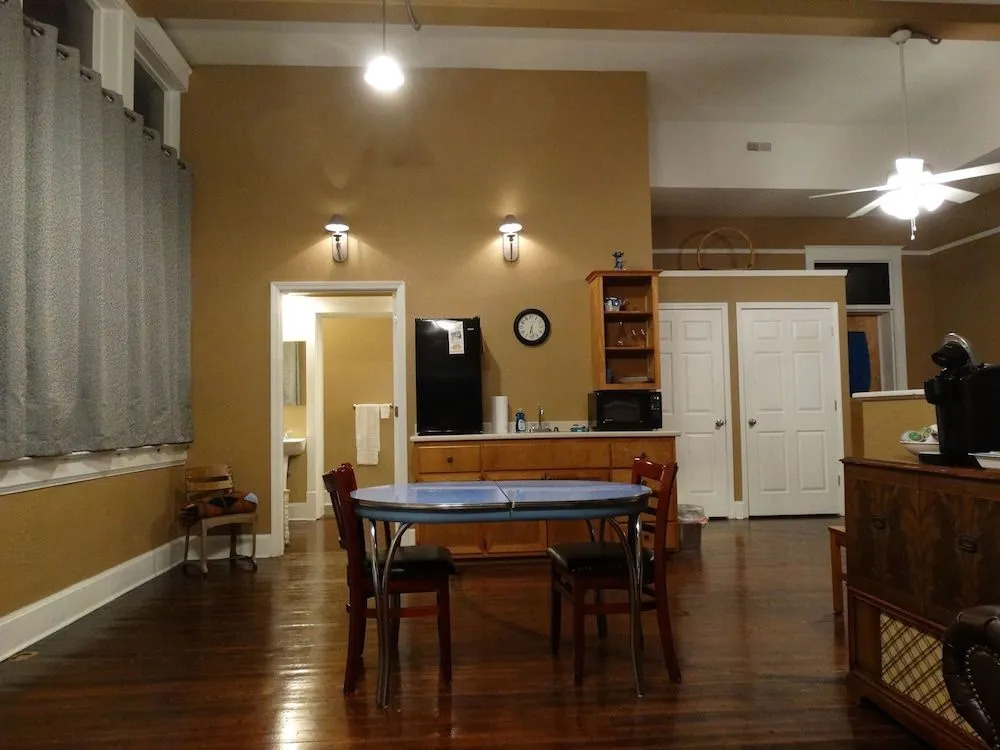 Davie School Inn