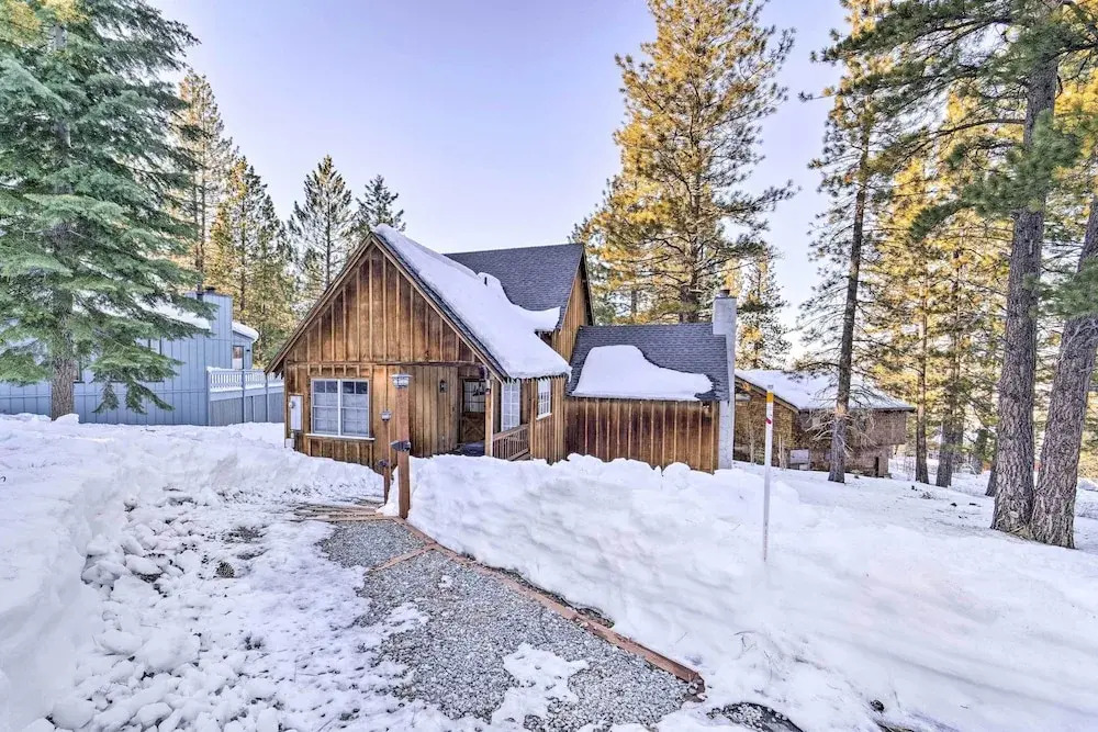 Furnished Deck: Cabin on Northstar Shuttle Route!