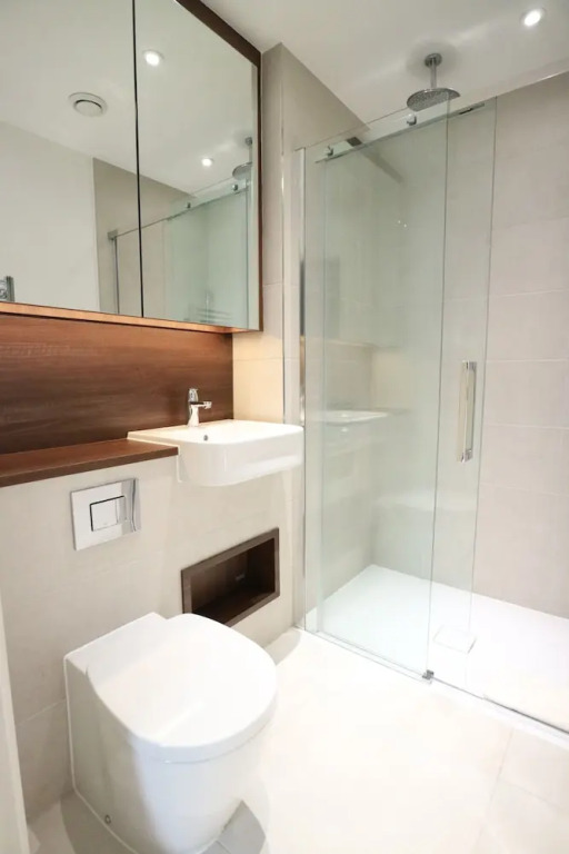 Modern 2 Bedroom Apartment in Putney