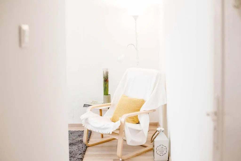 Comfy, renewed 3 bedroom apt in center