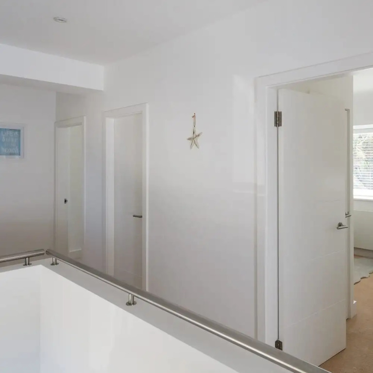 Gorgeous home for 12 - Walk to Beach - Sea View