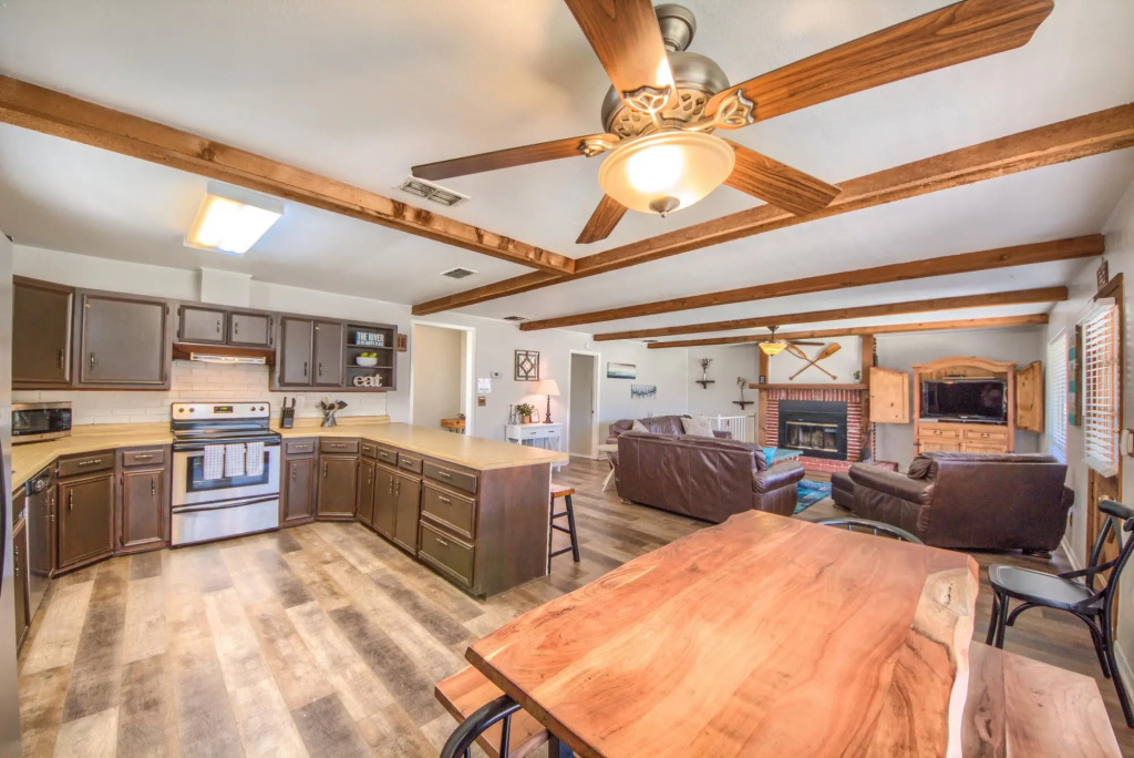 Hondo s River Haus RR 1300