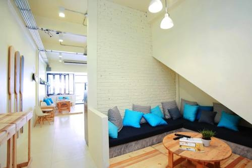 2W Cafe & Hostel