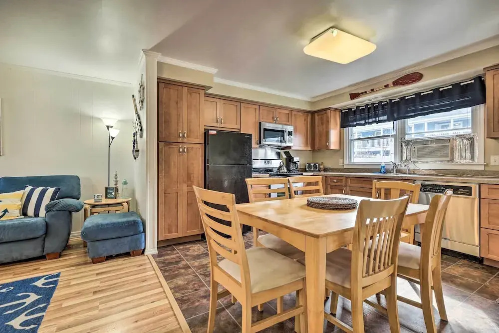 Bay Access: 'the English Condo' in Ocean City