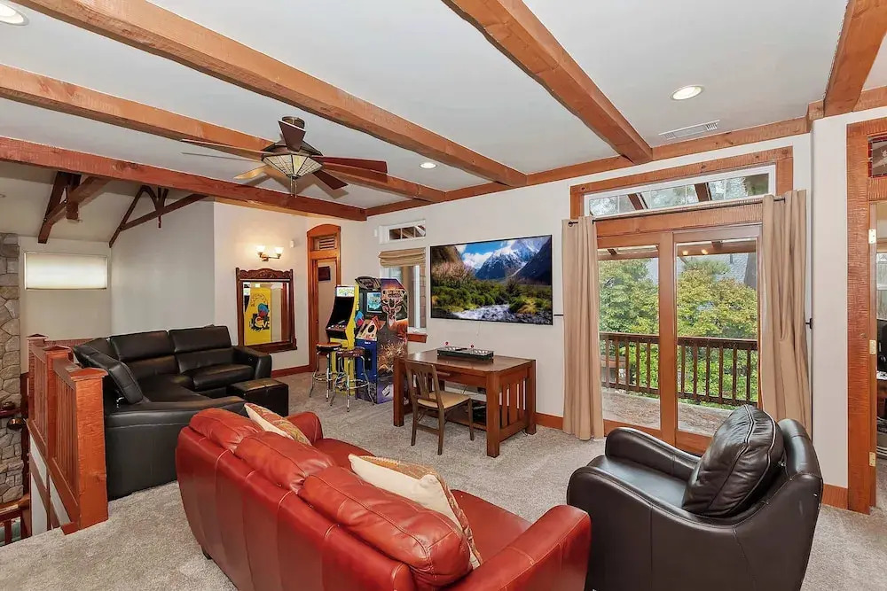 Matterhorn Peak Lodge – Upscale Mountain Escape