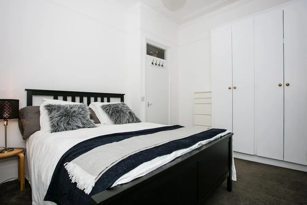 2 Bedroom Flat Accommodates 6 in Canonbury