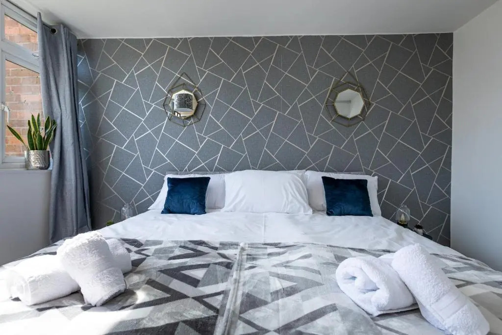 Stylish House & Work and Leisure inc FREE Parking & BHX Airport by ComfyWorkers
