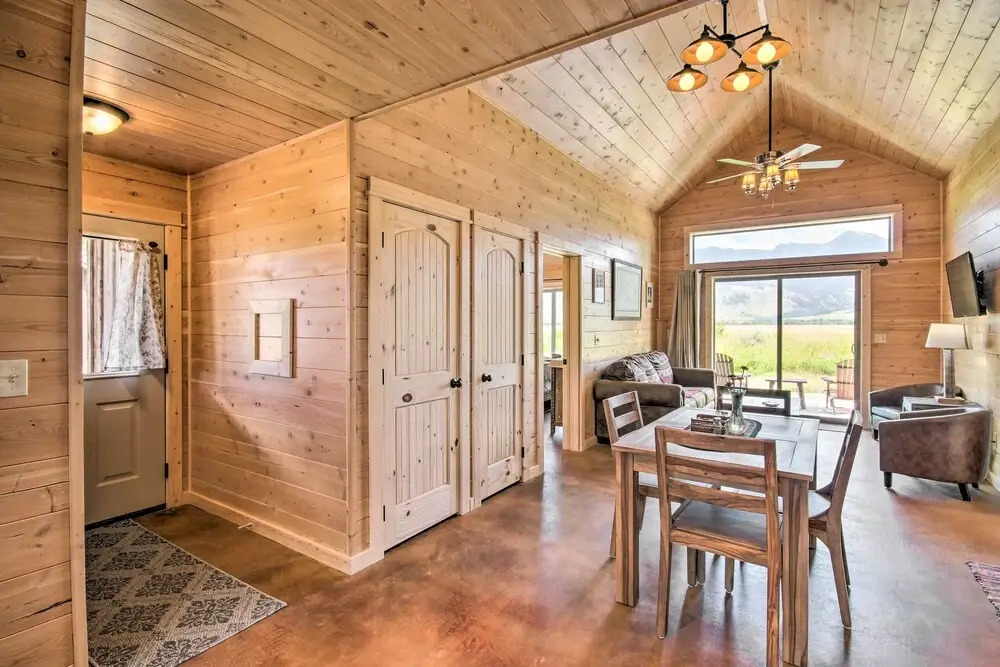 Dreamy Mountain-view Cabin Near Yellowstone!