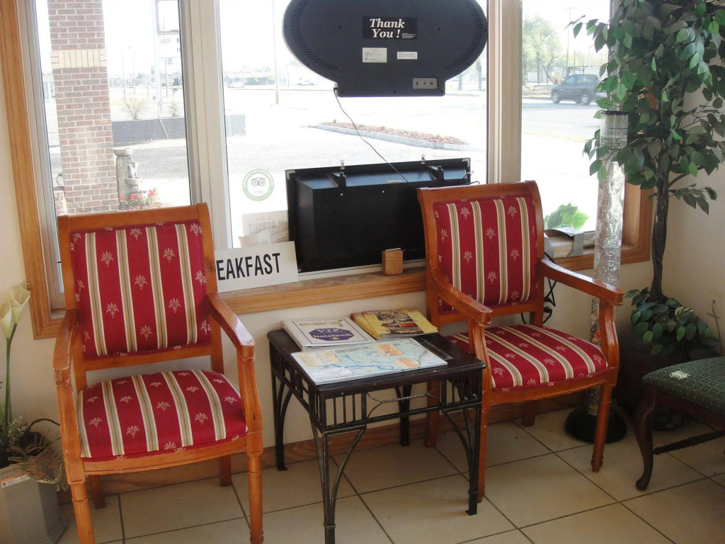 Trails West Motel
