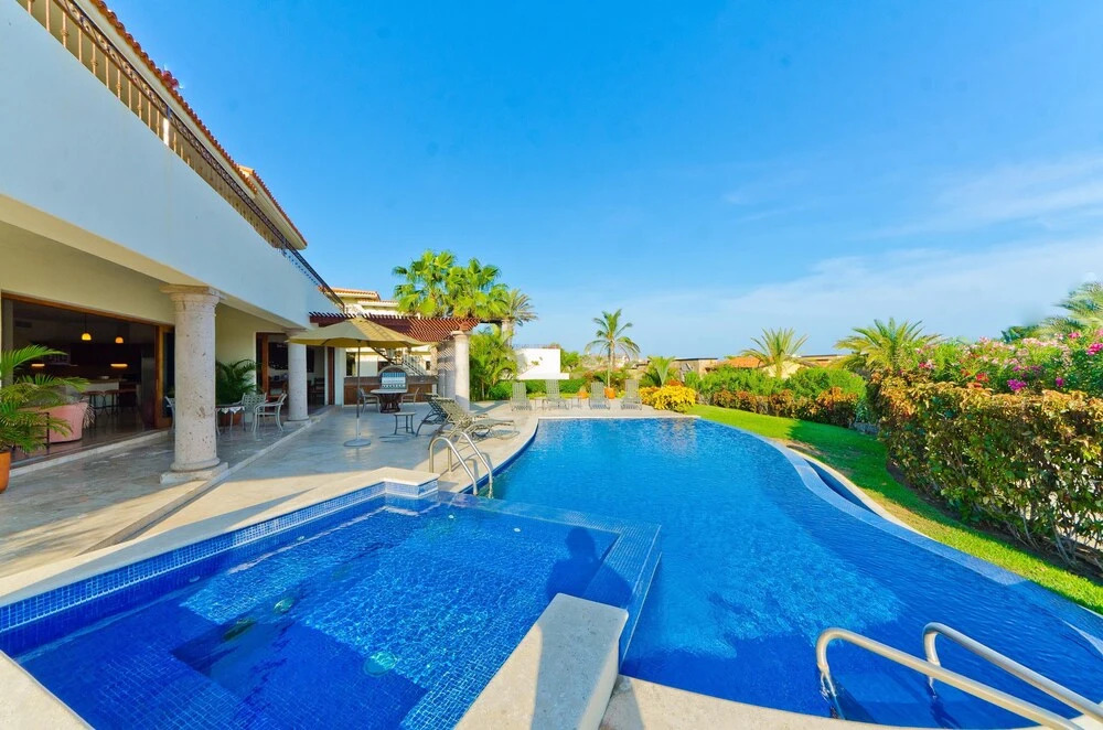 3,000 Sq. Ft. Villa With Beach Club Access: Villa de Phoenix