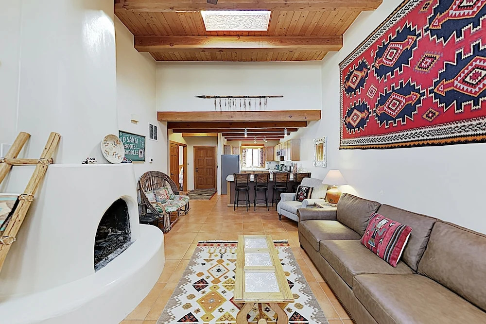 Southwest-chic W/ Private Yard 2 Bedroom Condo