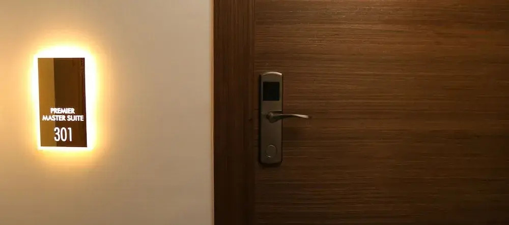 TN & CO Hotel