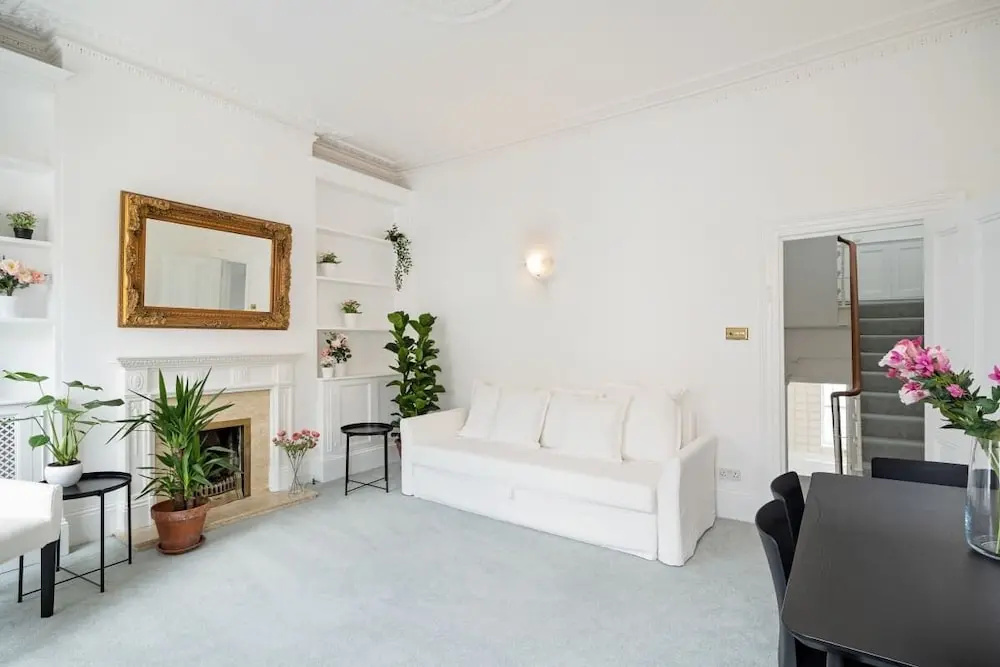 Sophisticated 2-bed, 2-bath apt in Chelsea