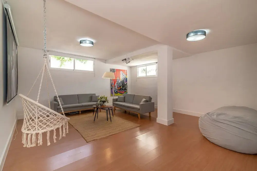 VACATION MARBELLA I Sunny Camelia Villa Heated pool, Recently Renovated, Best Residential Neighborhood in Benalmadena, Short walk to the beach, Cinema Room