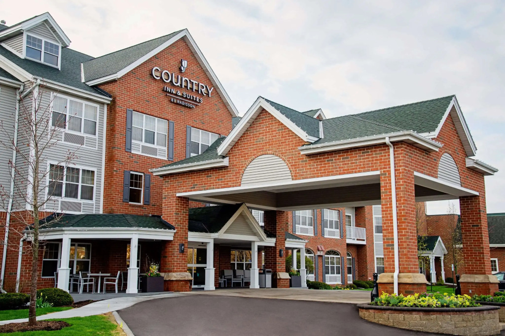 Country Inn & Suites by Radisson, Milwaukee West Brookfield , WI