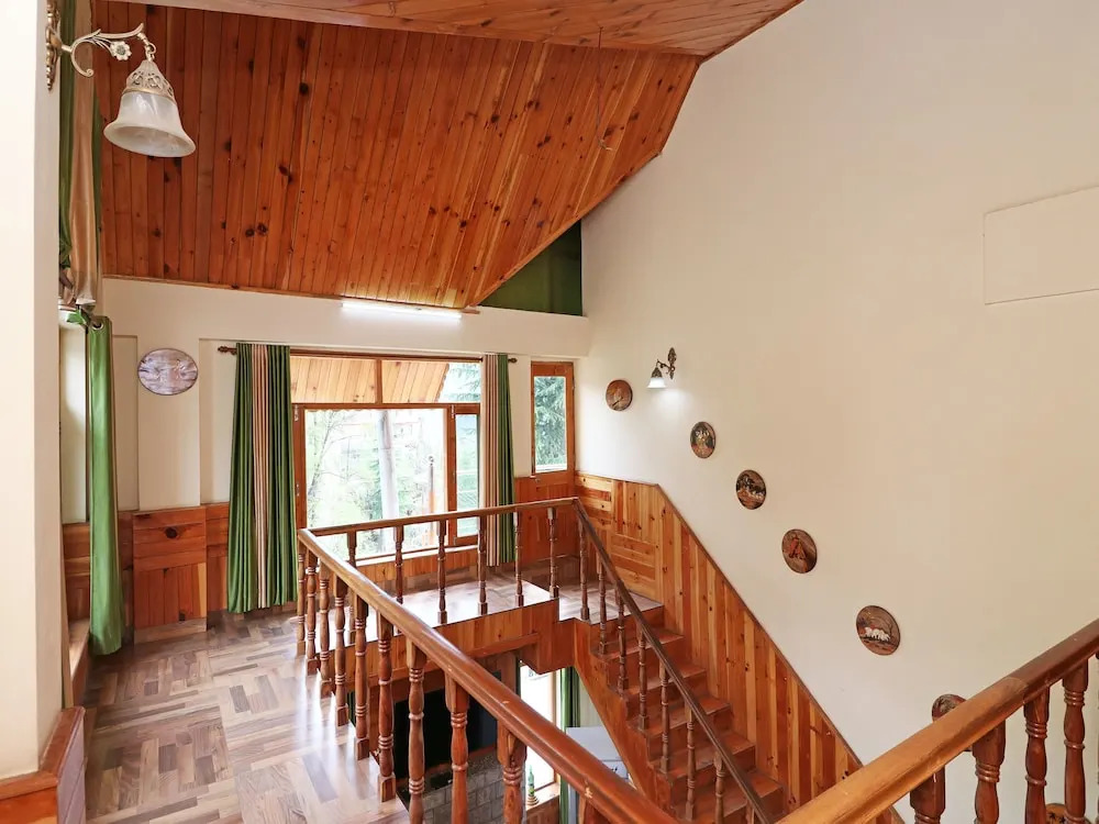 OYO 13715 Home Exotic River View Naggar Road