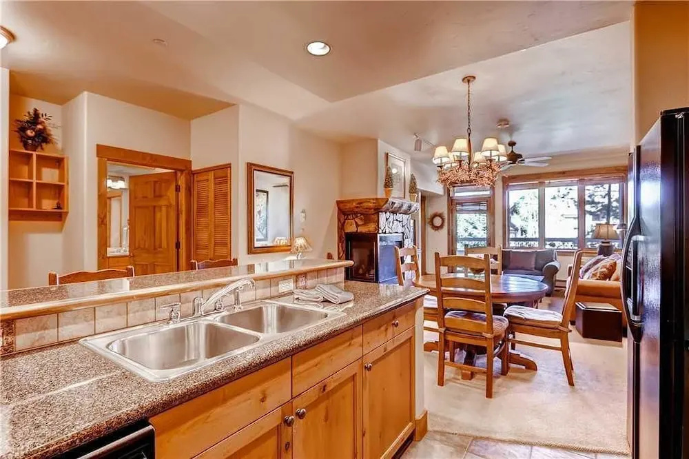 Tl2212 Stunning Condo with Private Balcony Overlooking the Pool