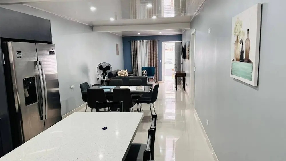 3 bed 2 Bath 15 min From Airport