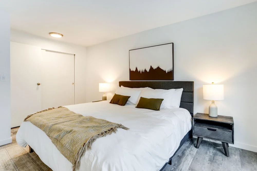 Beautiful Kenmore Retreat Near Marina & Beach!