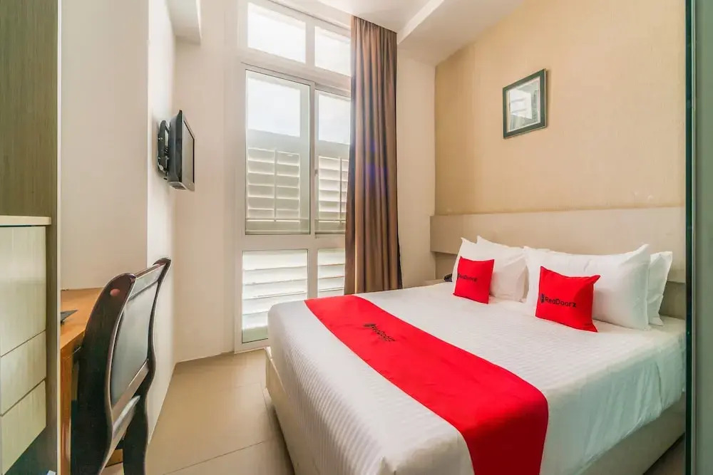 RedDoorz Premium @ Serangoon (SG Clean, Staycation Approved)