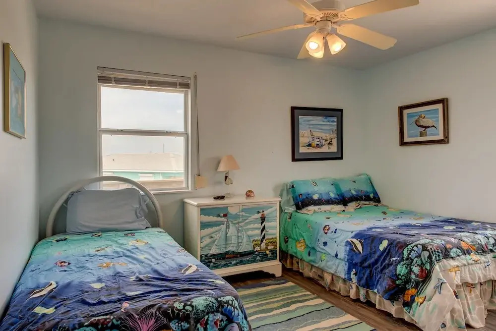 Sandbar - Spacious And Sunny - The Rooftop Crows Nest Offers Unsurpassed Island Views! 3 Bedroom Home by RedAwning