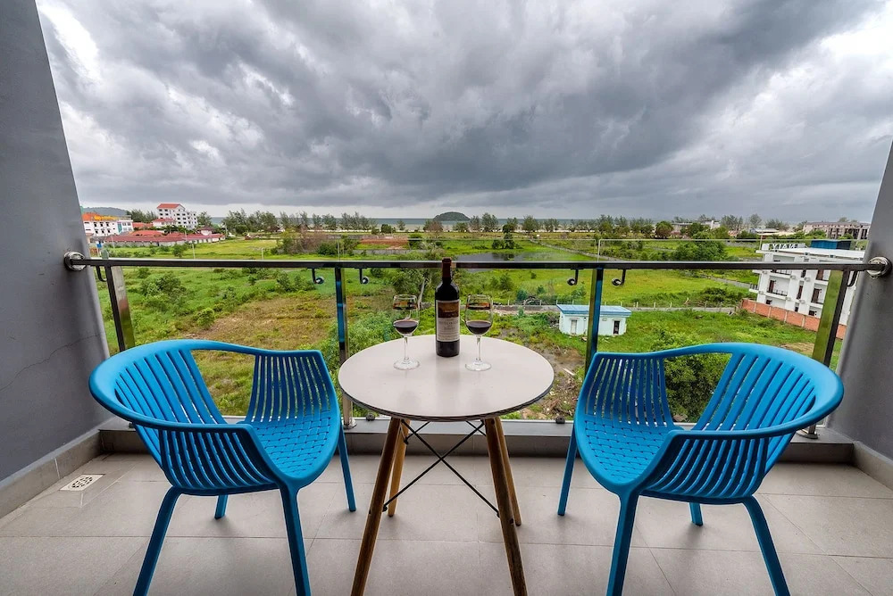 Phoenix Sea View Hotel