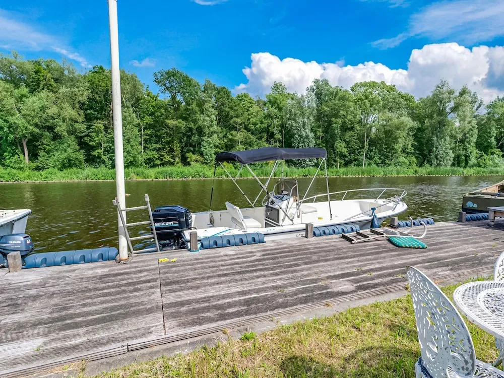 Modern Holiday Home in Badhoevedorp near the Lake