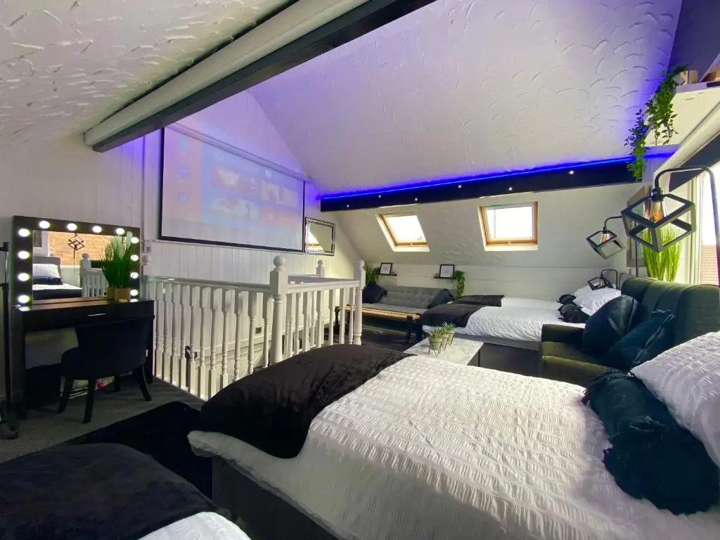 NEW…THE HOTTUB HOUSE BLACKPOOL PLEASURE BEACH