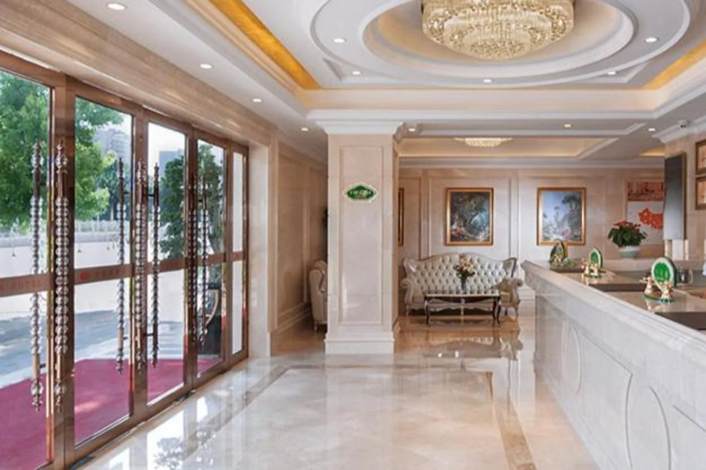 Vienna Hotel (Shenzhen Guanlan Changhu Metro Station) )