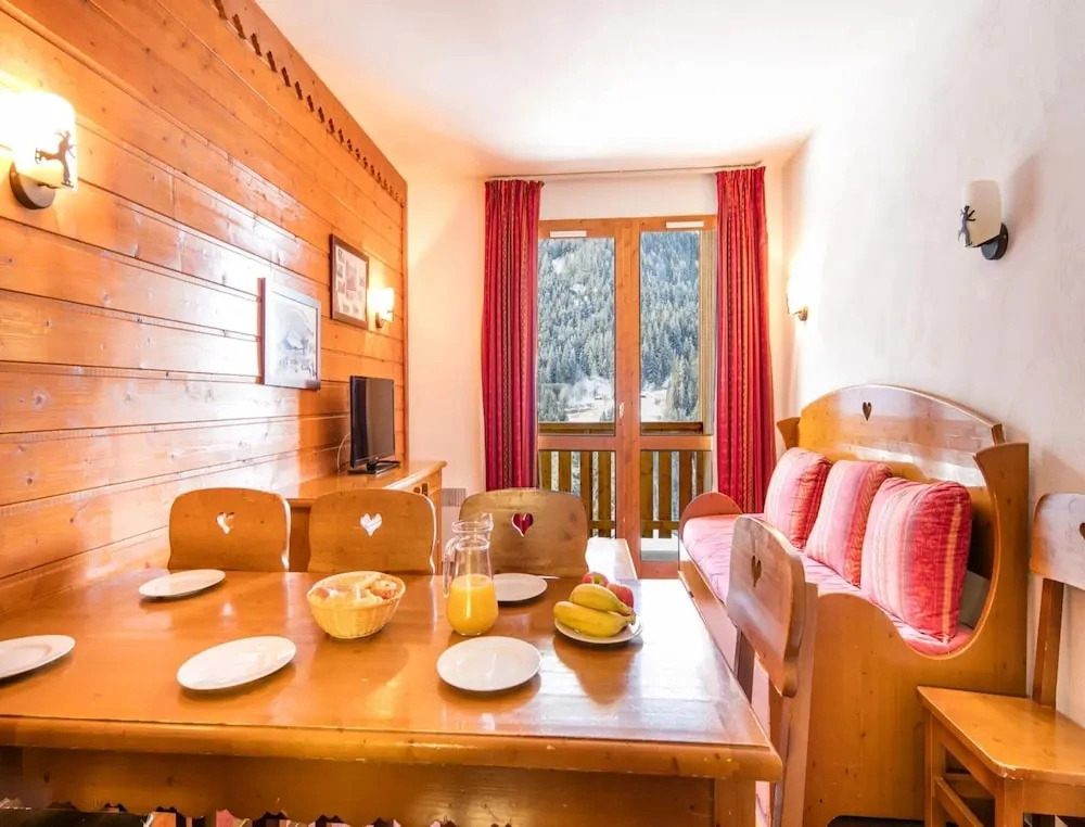 Spacious Alpine Hideaway for Eight