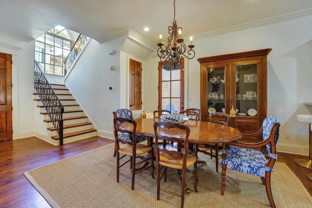 Large, Elegant Home u003c 2 Miles to Ole Miss