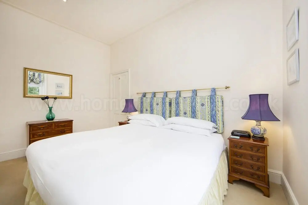 Brunswick Gardens - Cosy Apartment in a Cherry Tree Lined Street- Notting Hill