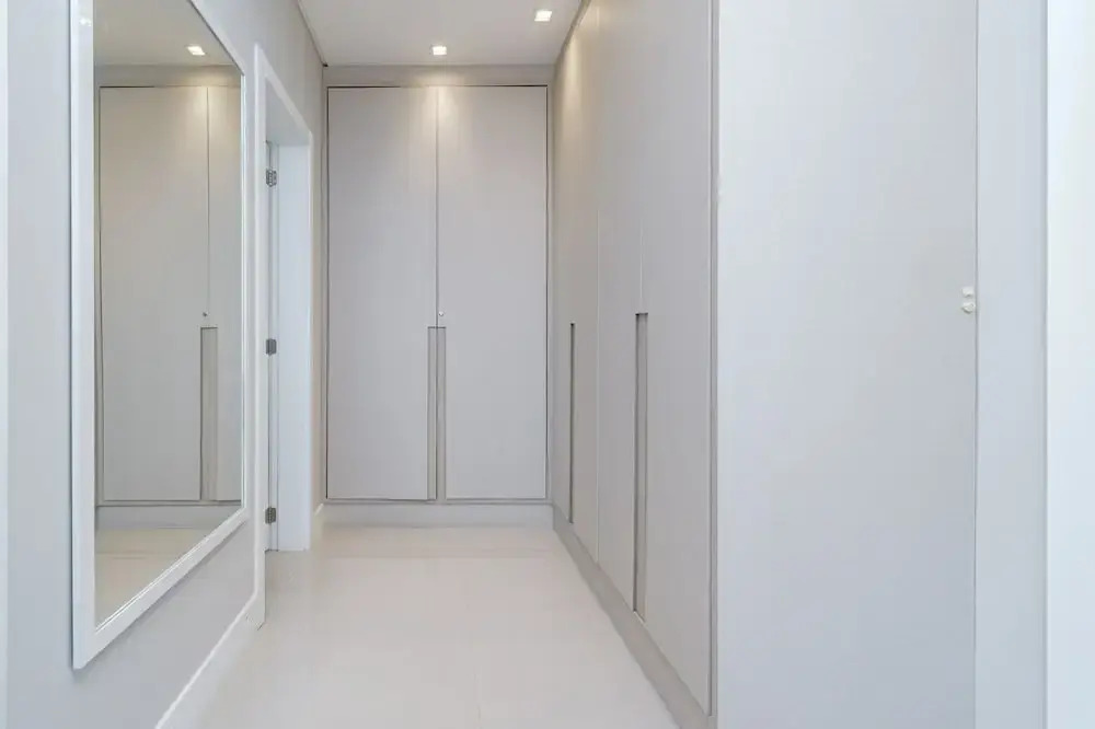 Apartamento no Centro com 3 su tes a 400m da Praia
