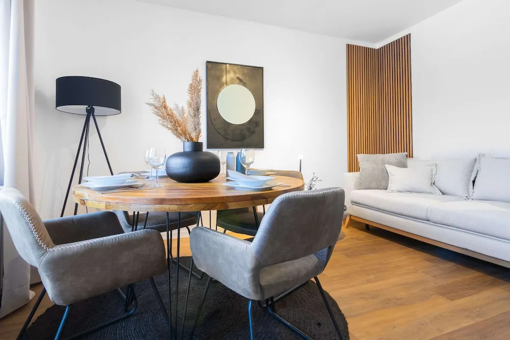 Spacious 3-rooms apartment in the center