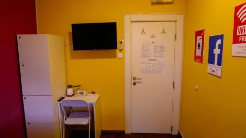 Play Hostel