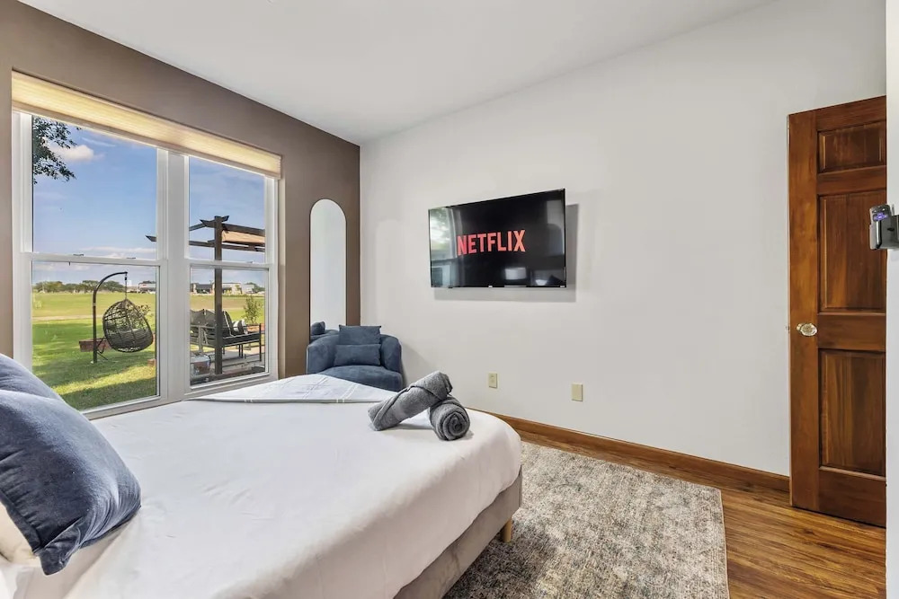 Golf-side Luxe Escape Sleeps 13 Hot Tub & Theater