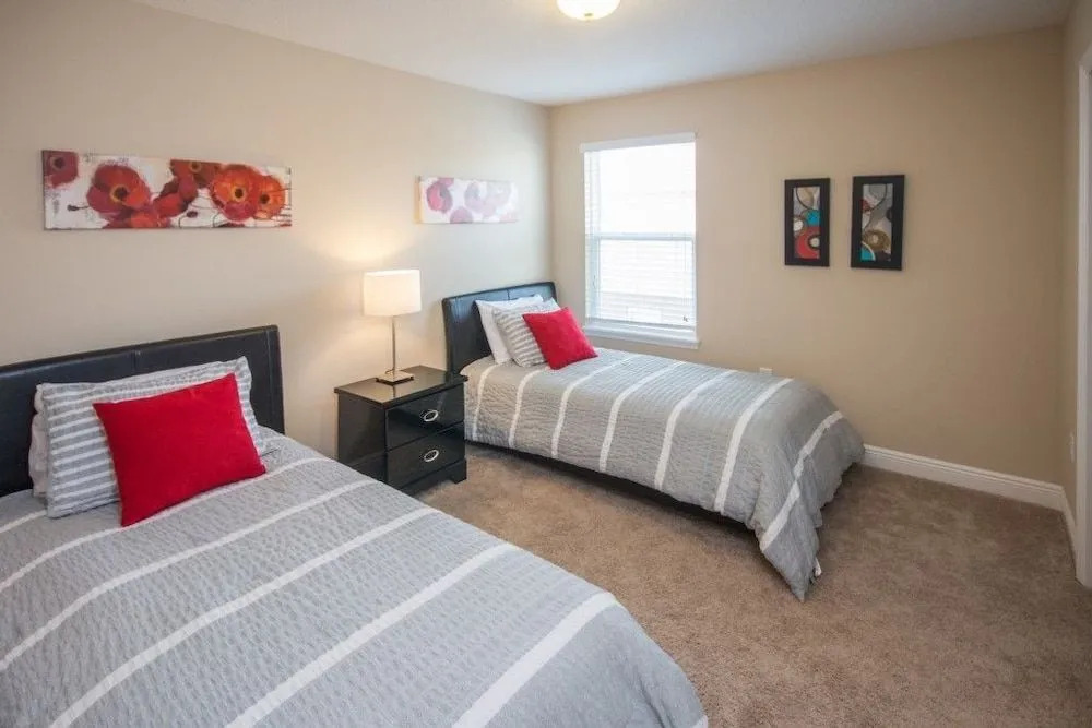 Oakview 4213 6 Br villa by RedAwning