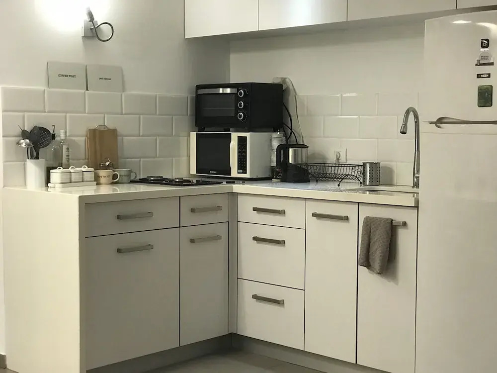 2Rooms Perfect Location  1Min to  Beach