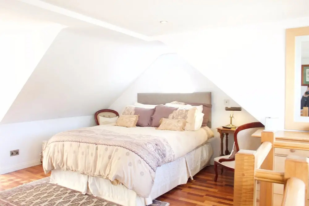2 Bedroom House With Free Parking