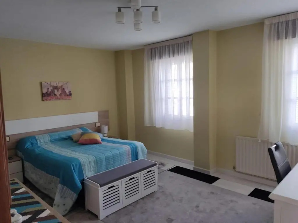 Preciosa Casa De 4 Habitaciones En Pleno Corazón Del Camino De Santiago!