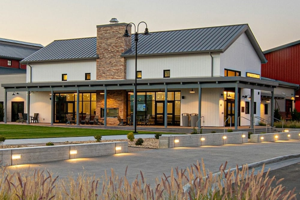 Berthoud Basecamp Private Hot Tub & Backyard Oasis