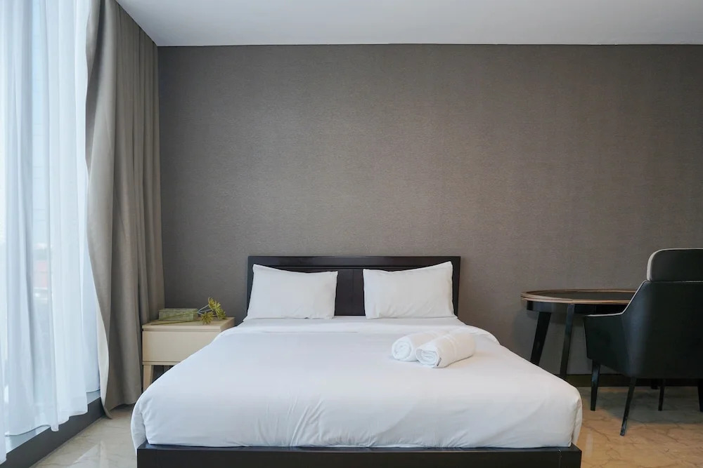 Luxurious 1BR @ L'Avenue Apartment near Sampoerna Universitas