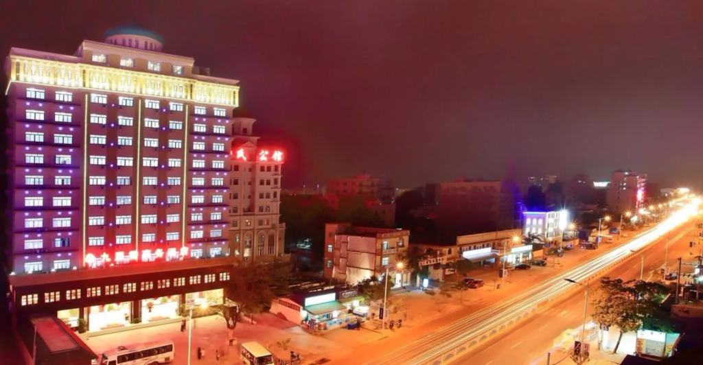 Sanya Jiulixiang Business Hotel