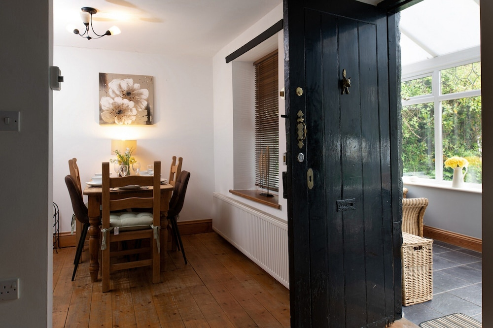 Cozy Pet-friendly Cottage in Snowdonia, No Deposit