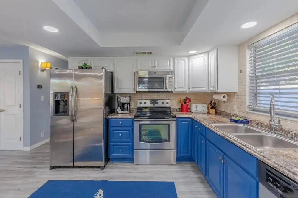 Royal Blue Downtown-gulfport-heated Pool