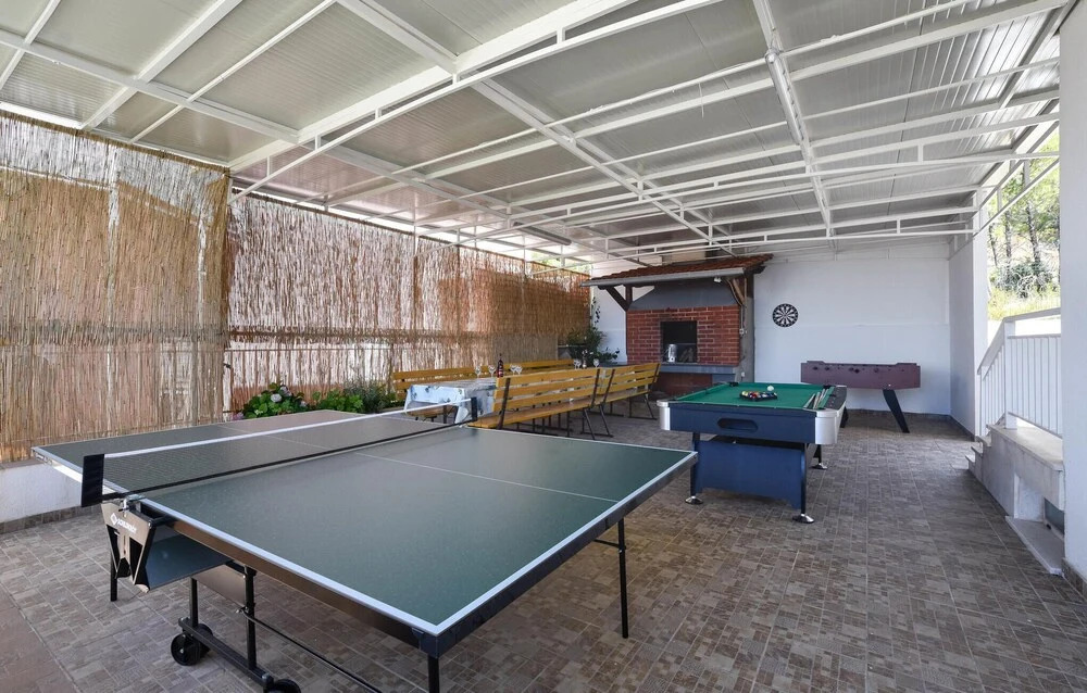Nice Home in Podstrana With Wifi and 2 Bedrooms
