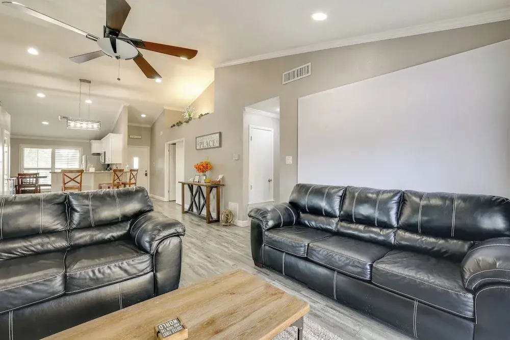 Private Pool & Hot Tub: Dog-friendly Live Oak Home