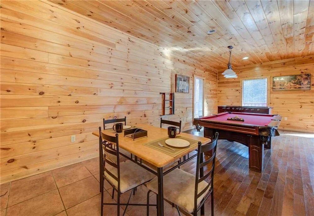 Take It Easy 3 Bedroom Home with Hot Tub
