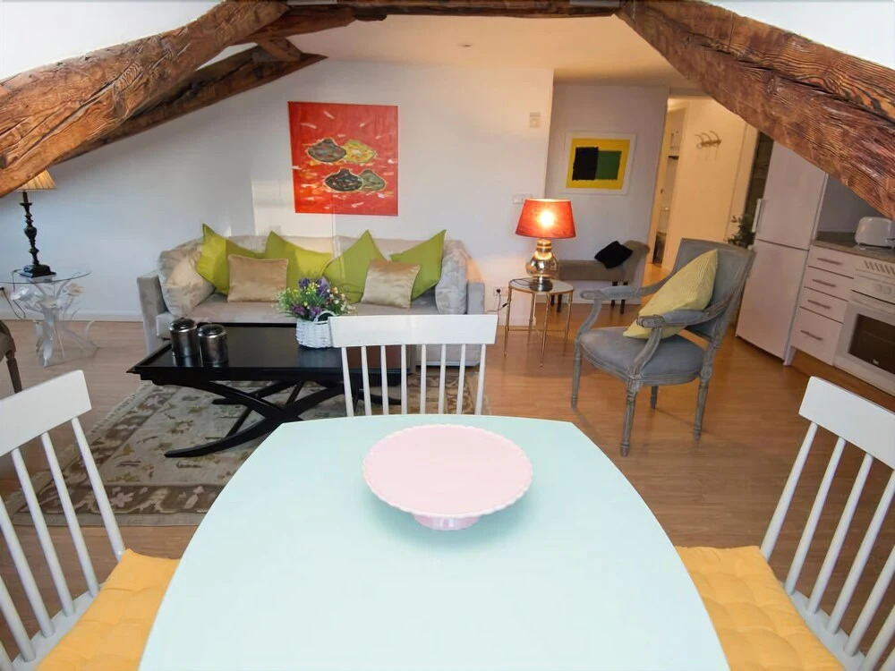 Plaza Santa Ana Apartment